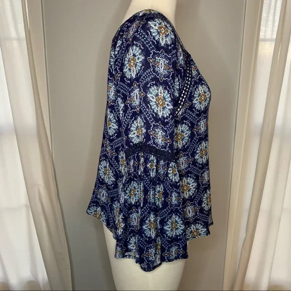 Forever 21 Bell Sleeve Blouse - Picture 3 of 6